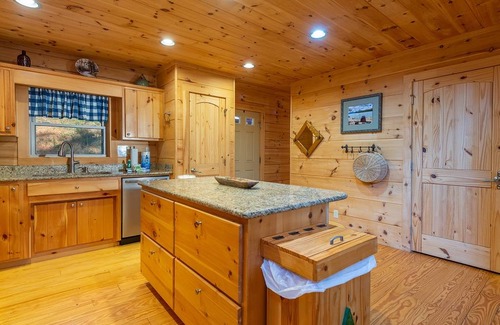 Lake Lure House | House ∙ 4 bedrooms ∙ 12 guests