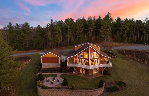 Morganton House | House ∙ 4 bedrooms ∙ 10 guests
