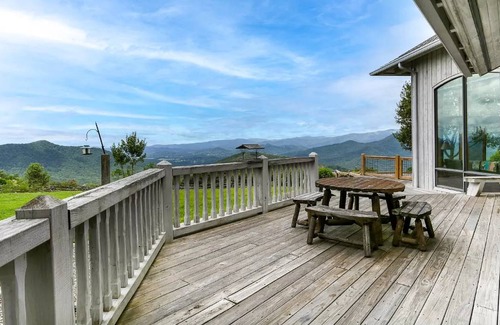 Hayesville House | House ∙ 5 bedrooms ∙ 12 guests