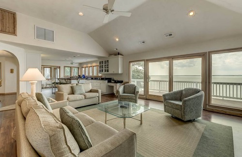 Monteray Shores House | House ∙ 6 bedrooms ∙ 17 guests