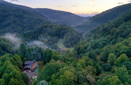 Hot Springs House | House ∙ 7 bedrooms ∙ 30 guests