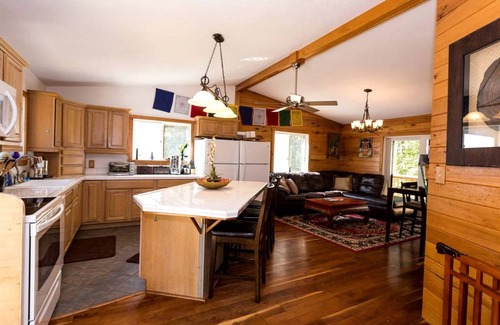 Hot Springs House | House ∙ 7 bedrooms ∙ 30 guests