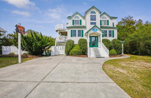 Whalehead Beach House | House ∙ 8 bedrooms ∙ 18 guests