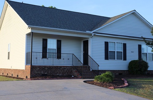 Greenville Apartment | I Nice Apartment on a Golf Course!