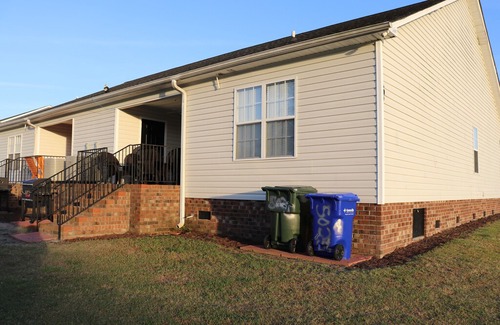 Greenville Apartment | I Nice Apartment on a Golf Course!