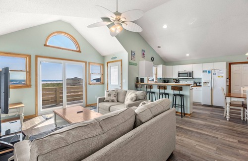 Rodanthe House | Islander: Oceanfront | Hot Tub | Dog-Friendly