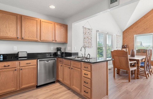 Nags Head House | Jumbo's Hideout: Pet friendly, Short Stay Anytime, Short drive to the beach