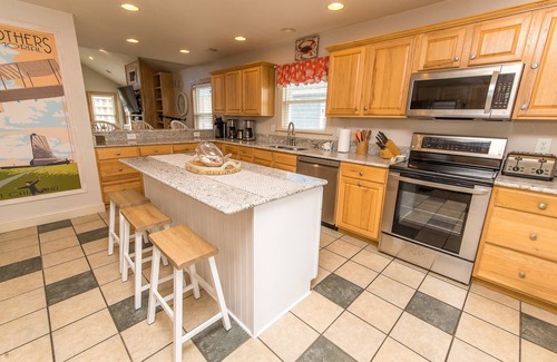 Kill Devil Hills House | K1414 The Get Away. Elevator, Pool, Hot Tub, FREE Pool Heat, Tiki Bar, PETS