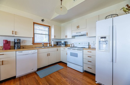 Colington Harbour House | K1557 Sounds Good. Waterfront perfect for your kayak & SUP, dogs welcome!