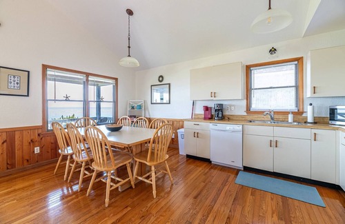 Colington Harbour House | K1557 Sounds Good. Waterfront perfect for your kayak & SUP, dogs welcome!