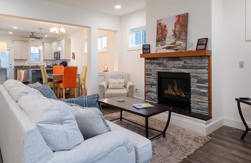 Fairview House | King of the Hill with a Hot Tub