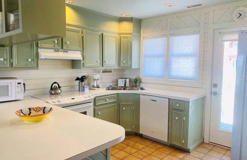 Holden Beach House | King of the Sea - Oceanfront with Covered Oceanside Porch!