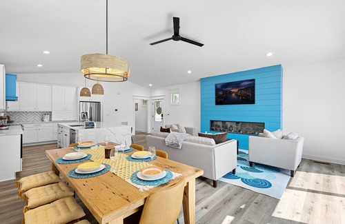 Mayhew House | King Suite, Kayaks, Lake, Luxury Magazine Featured