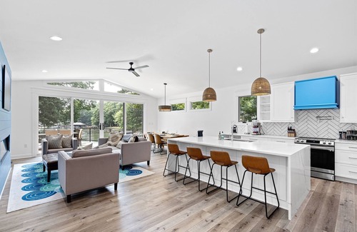 Mayhew House | King Suite, Kayaks, Lake, Luxury Magazine Featured