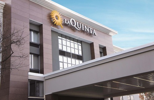 Northeast Raleigh Hotel | La Quinta Inn & Suites by Wyndham Raleigh Downtown North