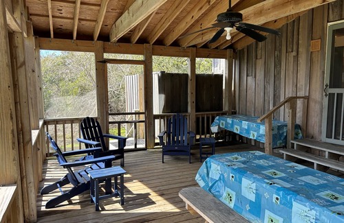 Ocracoke House | La Vie En Rose: Spacious dog friendly home, convenient location