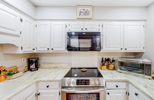 Lake Lure Condo | Lake-view dog-friendly condo with hot tub, in/outdoor pools, tennis, golf
