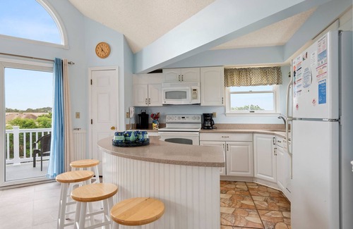 Whalehead Beach House | Landes Dream: Private Pool & Hot Tub, Putting Green, Volleyball