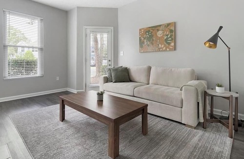 Charlotte Apartment | Landing at The Arboretum - 1 Bedroom in Oxford Hunt