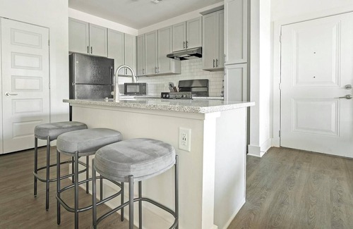 Charlotte Apartment | Landing | Spectacular 1BD, Pool, Gym