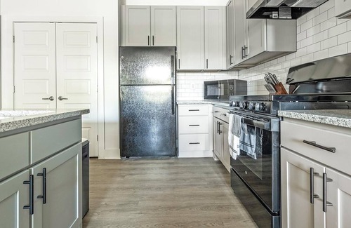 Charlotte Apartment | Landing | Spectacular 1BD, Pool, Gym