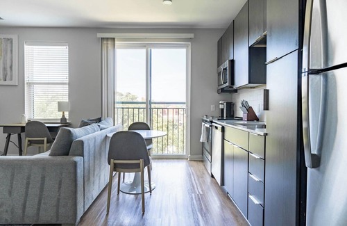 Downtown Apartment | Landing | Stylish Studio, Pool, Yoga Studio