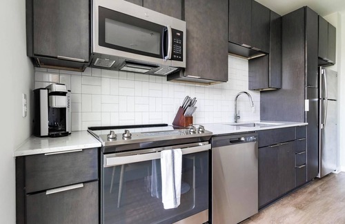 Downtown Apartment | Landing | Stylish Studio, Pool, Yoga Studio