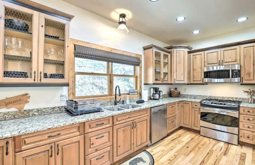 Mars Hill House | Laurel Creek Lodge-Hot Tub & Creek Access-25 Miles to Asheville