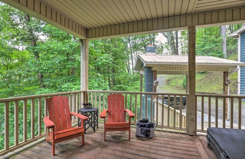 Mars Hill House | Laurel Creek Lodge with Hot Tub and Creek Access!