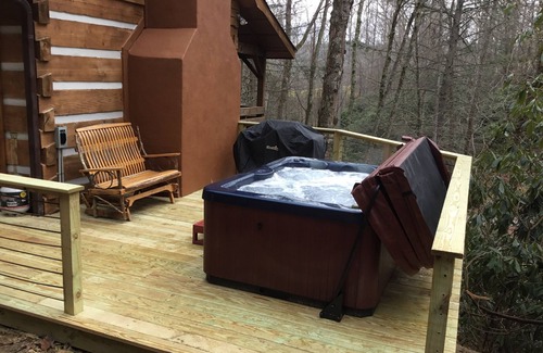 Sugar Grove Cabin | Little Cabin Near The River