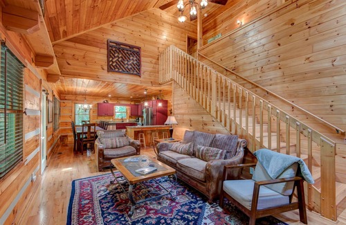 Boone Cabin | Little Creek Lodge - Creek side Valle Crucis cabin with Hot Tub Minutes to Boone!