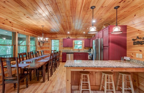 Boone Cabin | Little Creek Lodge - Creek side Valle Crucis cabin with Hot Tub Minutes to Boone!