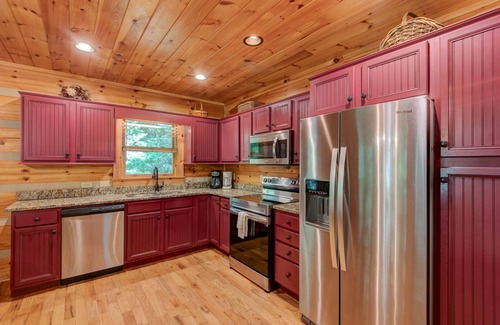Boone Cabin | Little Creek Lodge - Creek side Valle Crucis cabin with Hot Tub Minutes to Boone!