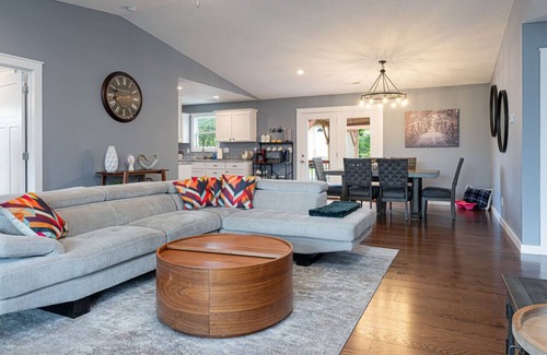 Fairview House | Look No Further. Your Asheville Vacay 5 Star Home! 828 Strong!