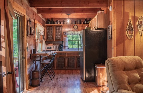 Maggie Valley Cabin | Looking for a "real mountain cabin experience" come relax at Elk Ridge Cabin!