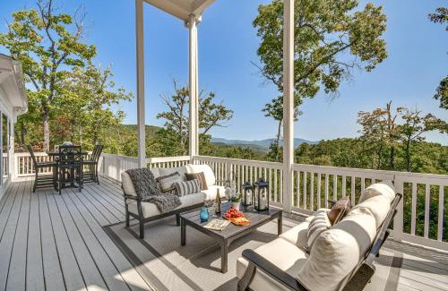 Black Mountain House | Luxe Black Mountain Manor on 15 Acres!