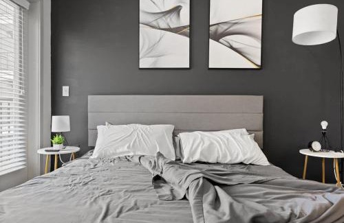 Cherry Apartment | Luxurious 1 King Bed Suite In Uptown Charlotte