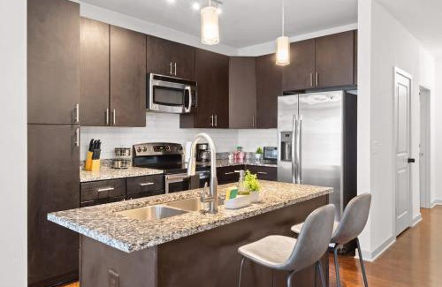 Cherry Apartment | Luxurious 1 King Bed Suite In Uptown Charlotte