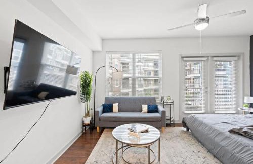 Cherry Apartment | Luxurious 1 King Bed Suite In Uptown Charlotte