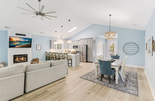Tranquil Harbour House | Luxurious 4-Bedroom Dog-Friendly Retreat in Oak Island w/6 Seater Golf Cart & 7 Person hot tub