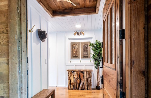 Mayhew House | Luxurious Urban Farmhouse on Lake Norman w Optional Guest House and Boat Rental