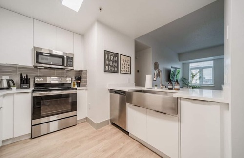 Charlotte Center City Apartment | Luxury 3BR 4 King Beds Walk to Stadiums