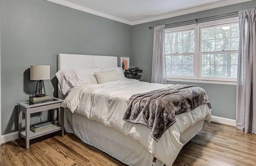 Winston - Salem House | Luxury 4 Bedroom + optional Cigar Lounge
