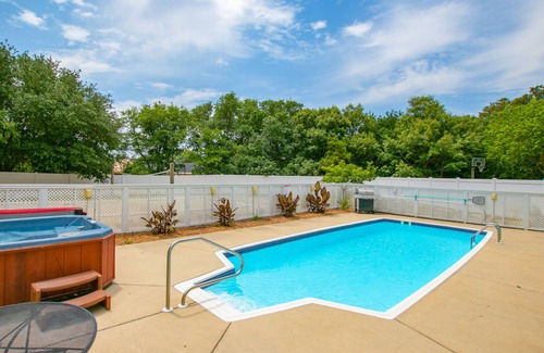 Duck House | Luxury 7 bedroom with private pool, volleyball court, WiFi, and keyless entry.