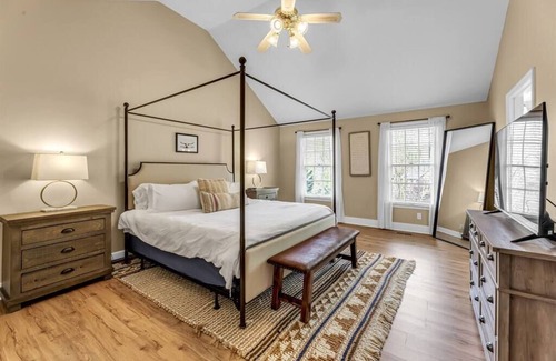 Kernersville House | Luxury Home! Sleeps Up To 12! Great location!