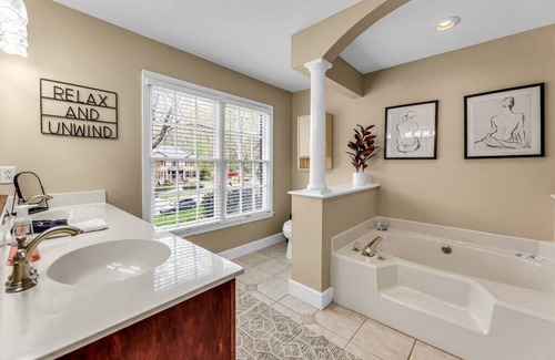 Kernersville House | Luxury Home! Sleeps Up To 12! Great location!