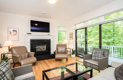 Chapel Hill House | Luxury Home-Walk to Franklin St