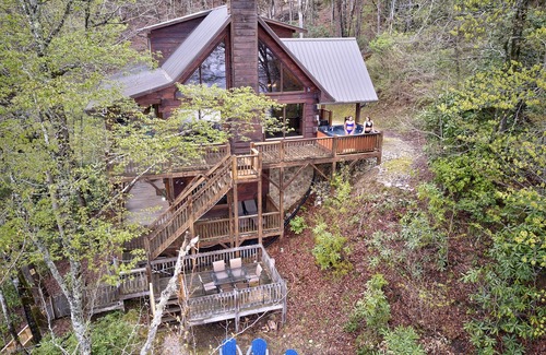 Topton Cabin | Luxury Lake House w/Private Dock, Pontoon Boat, Hot Tub, Pool Table, Theatre Rm