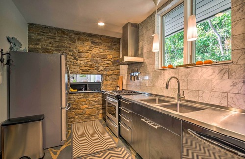Fairview House | Luxury Lodge on 45 Acres: Patio, Deck & Views!