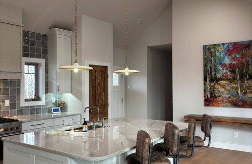 Sandy Ridge House | Luxury Retreat - Perfect for Weddings, Furniture Market Visits, and Relaxation